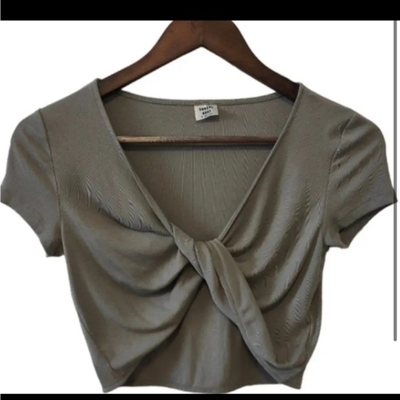 Brand new Olive Green Sunday Best Cassie T-Shirt - Picture 1 of 4